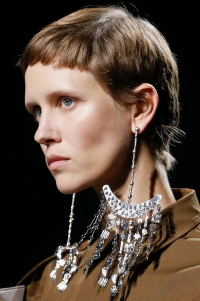 Look 5
